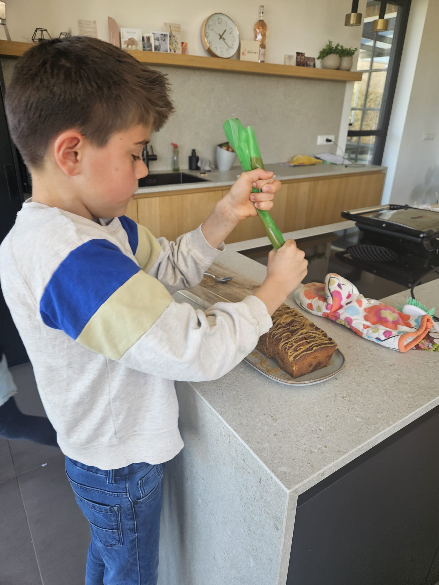 Stroopwafelcake met caramelsaus